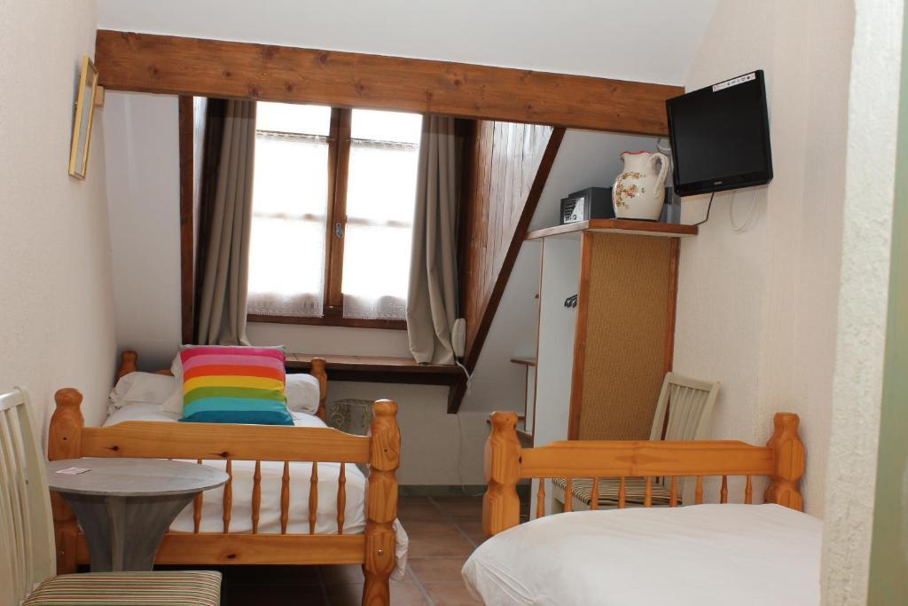 Auberge De L'Echauguette Mont-Dauphin Room photo